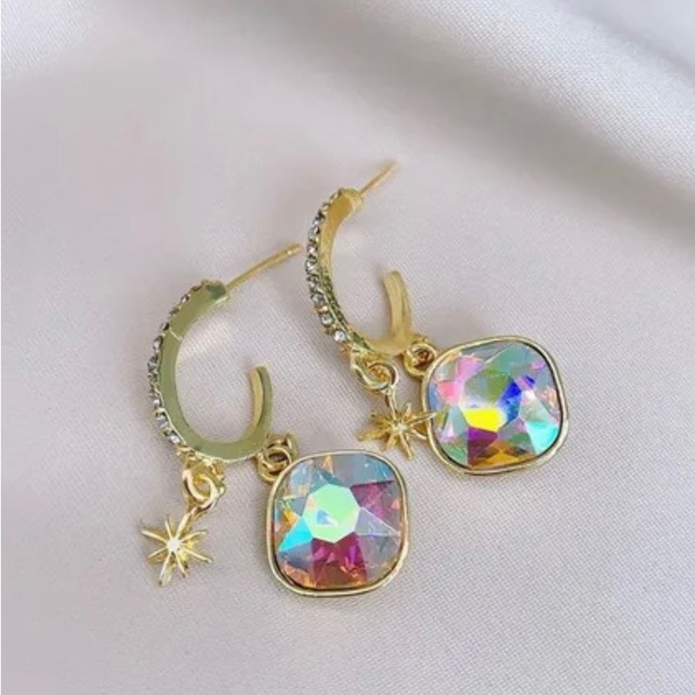 Dangle earrings